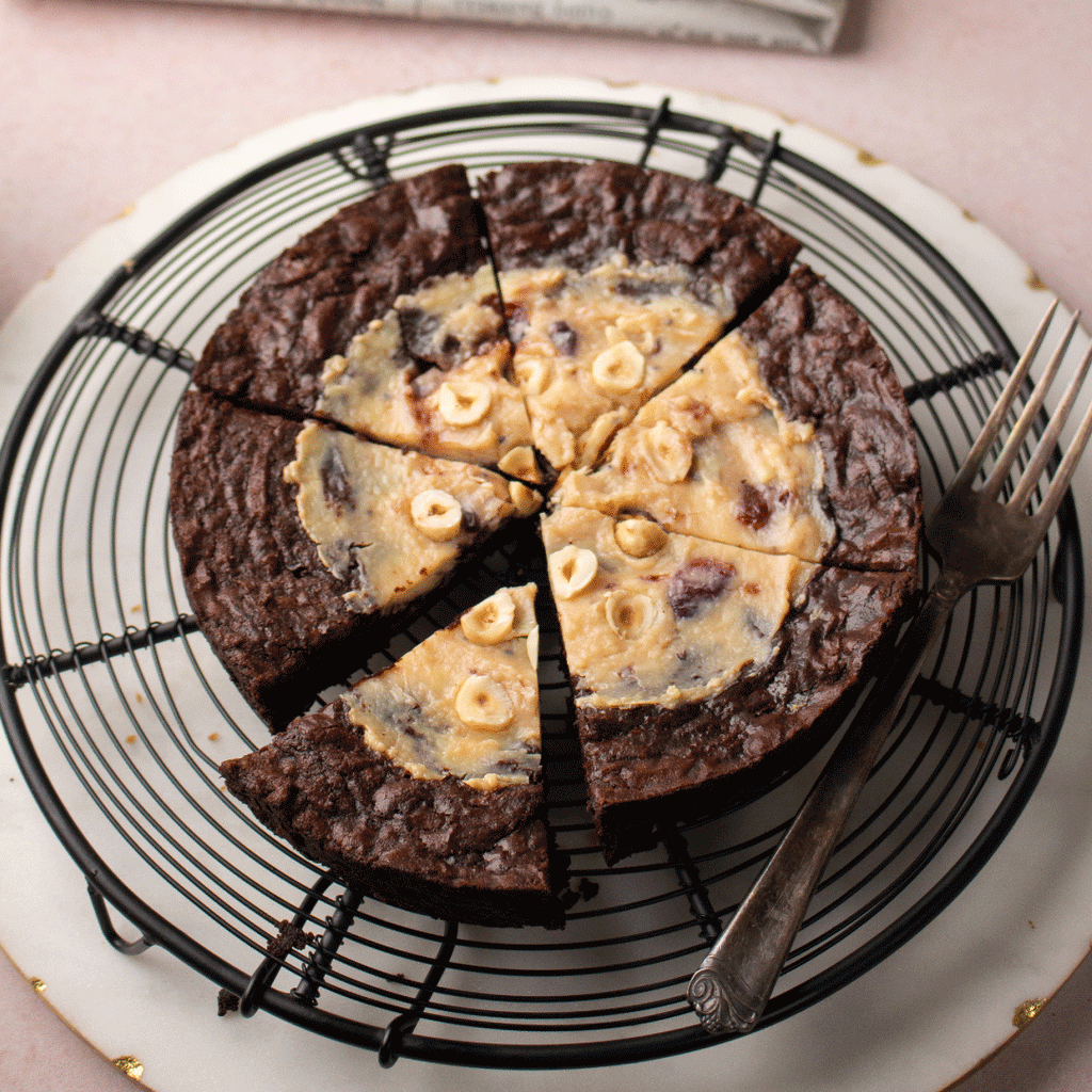 https://bella-cucina.in/cdn/shop/files/DESSERTS-DOLCI-BROWNIE-WEBSITE_1024x1024.gif?v=1694082342